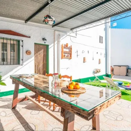Villa Zalea Real -super Ideal Grupos, Piscina ! Pizarra
